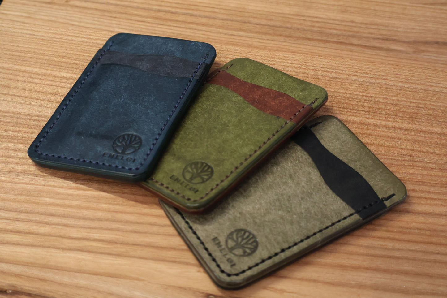 The Breeze Vertical Cardholer