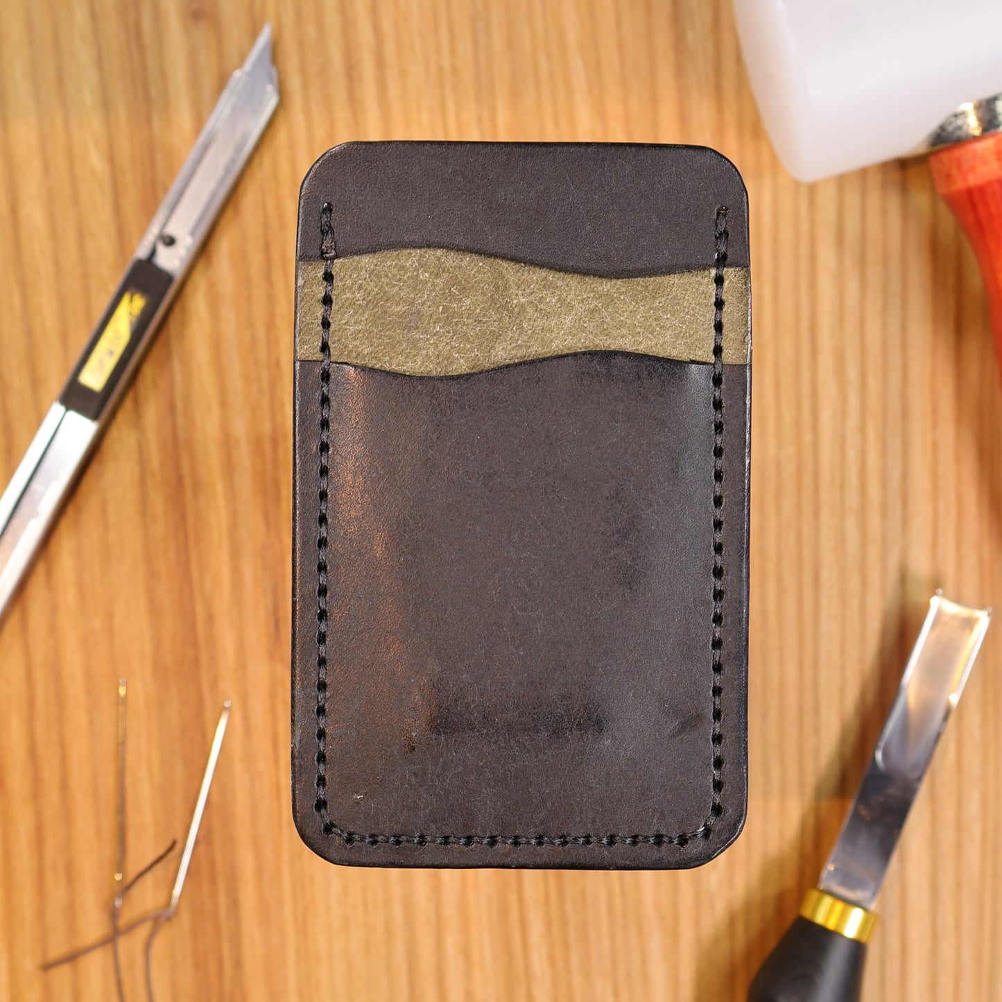 The Breeze Vertical Cardholer