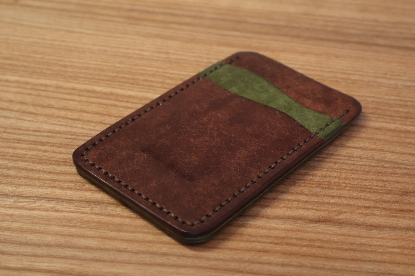 The Breeze Vertical Cardholer