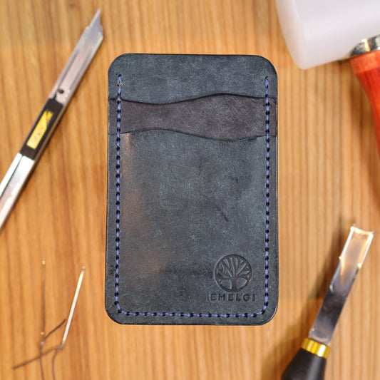 The Breeze Vertical Cardholer